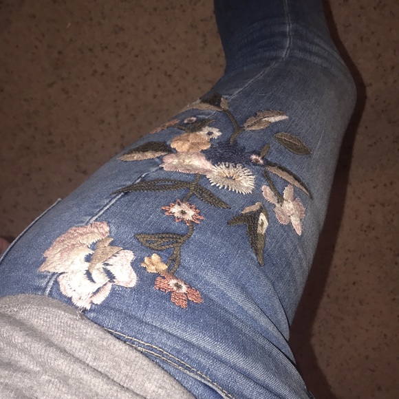 Abercrombie and Fitch floral Borderie jeans size 28/6 - Picture 4 of 15